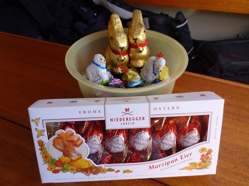 Ostern naht und wir haben bisher noch gar nicht recht etwas davon mitbekommen: deswegen kommen nun die Osterhasen auf den Tisch!