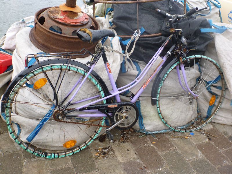 Kuriositäten in Barhöft - man achte auf die Bereifung.