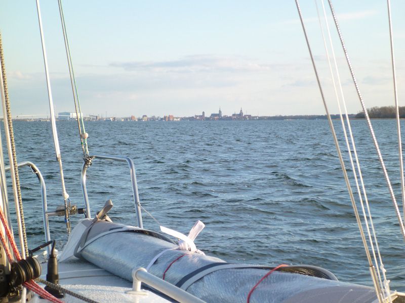 Die Stadtsilhouette von Stralsund begrüßt uns.