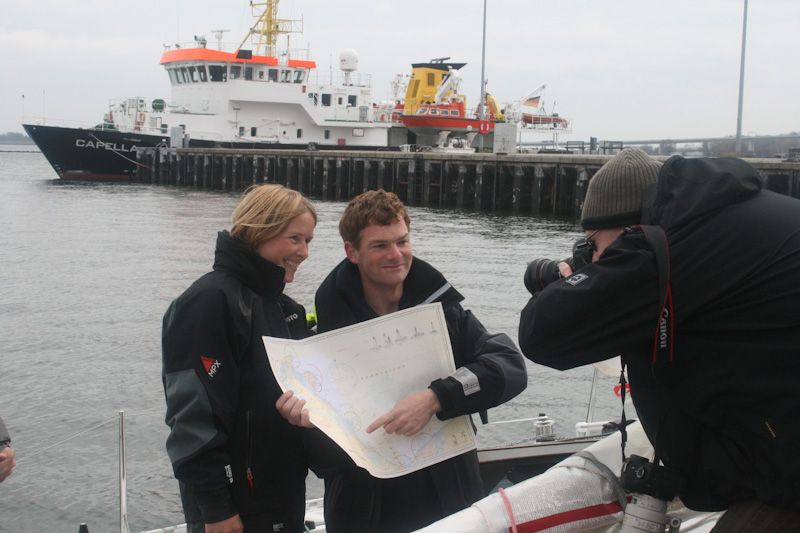 Wir erklären unsere Route. (Foto: J. Subklew/Deutsches Meeresmuseum)