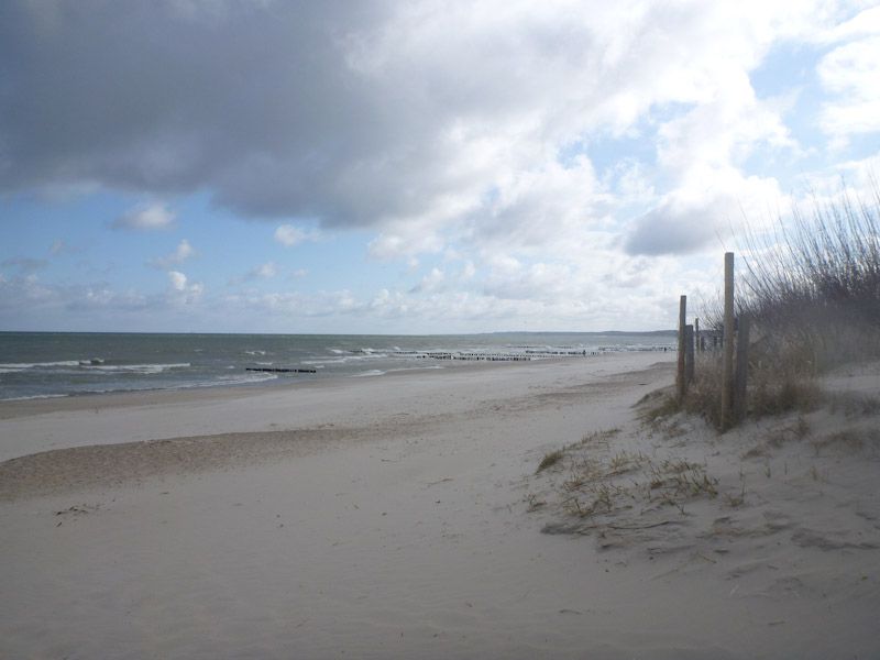 Der Strand ist schön, aber noch ausgestorben...