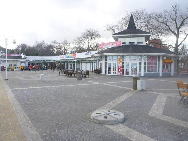 ... wie auch die Strandpromenade, alles ist noch geschlossen.