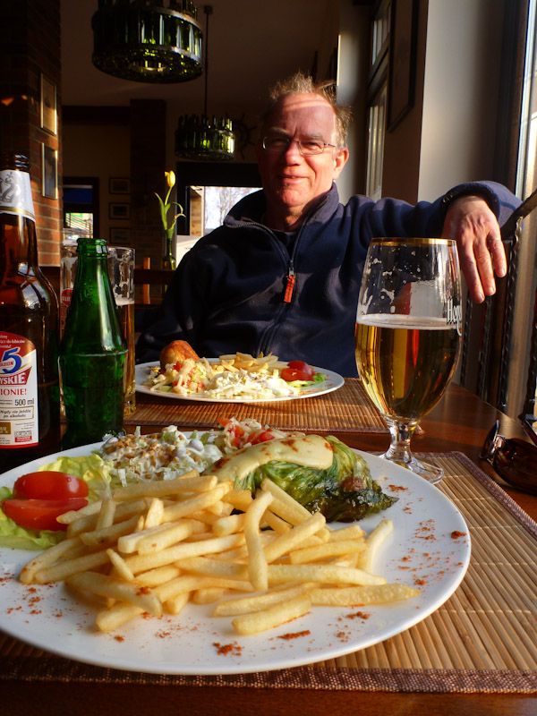 Immerhin gibt es ein nettes Lokal zum Essen.