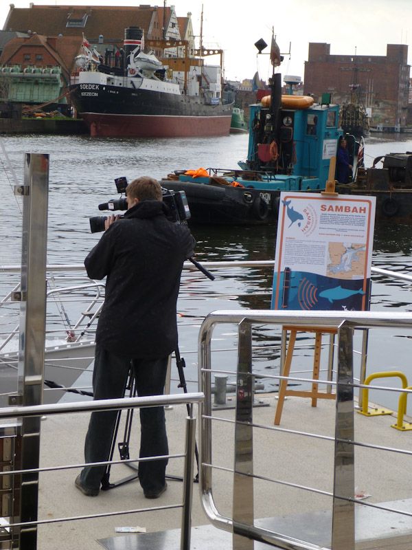 Das polnische Staatsfernsehen ist da.