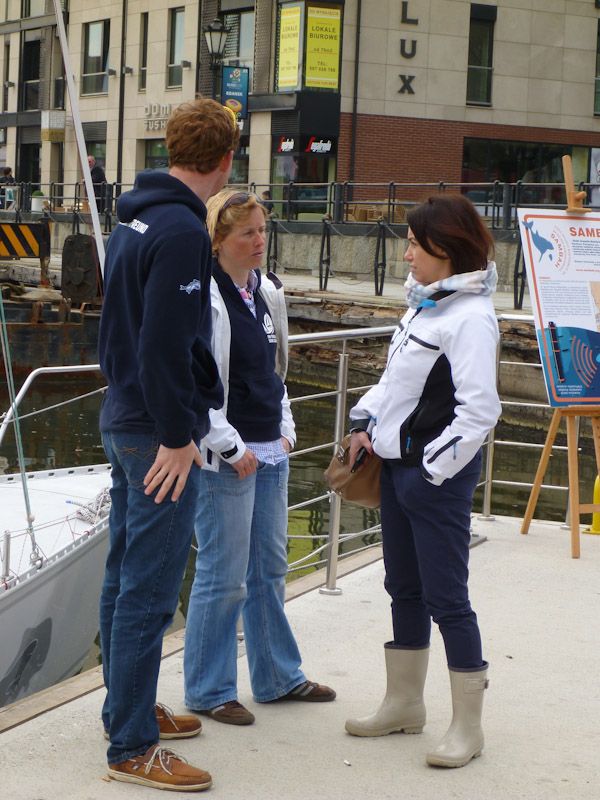 Jan und Silja im Gespräch mit Katarzyna.