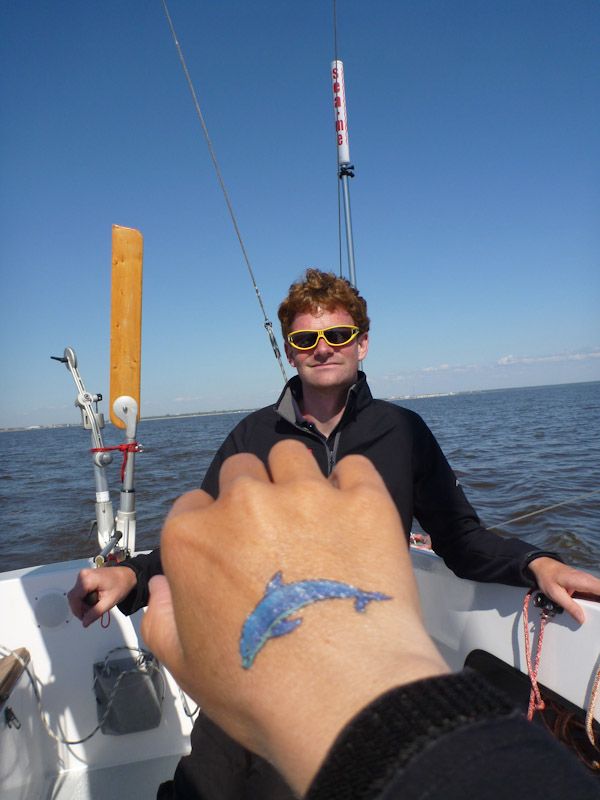 Dazu gibt es natürlich auch die entsprechende Körperbemalung...