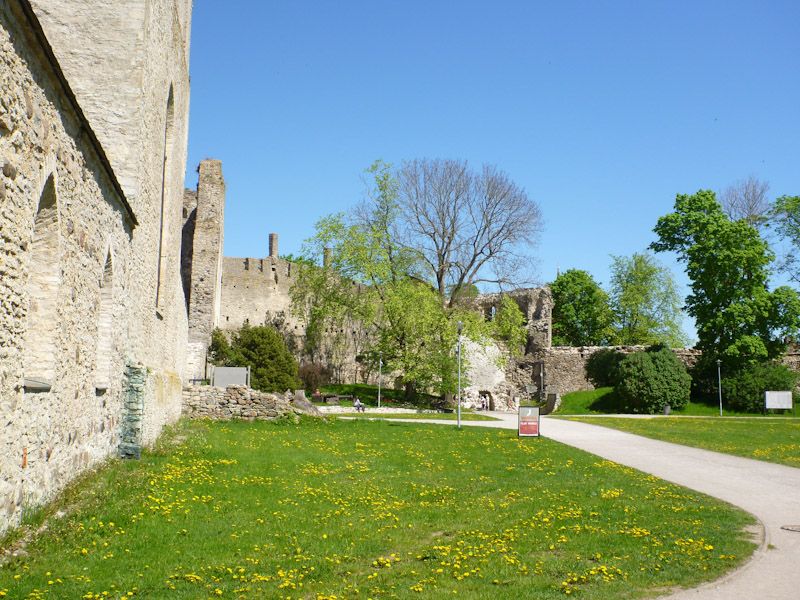 Viel Grün befindet sich innerhalb der Burgmauern.
