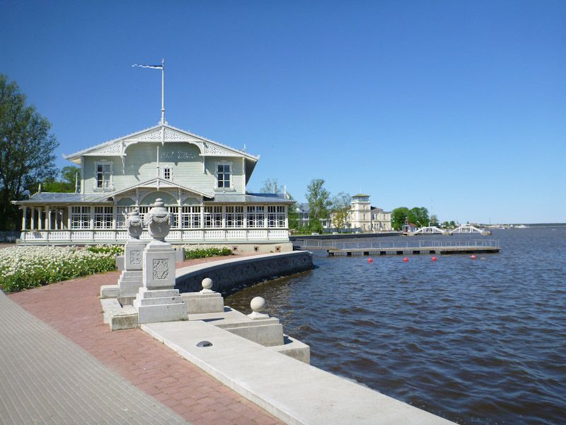 Das Kurhaus aus der Ferne.