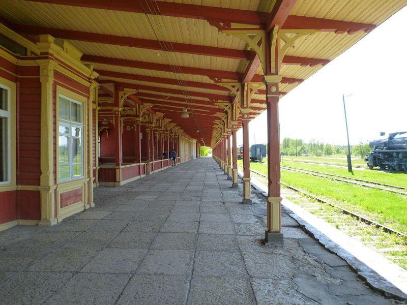 Der damals längste überdachte Bahnsteig.