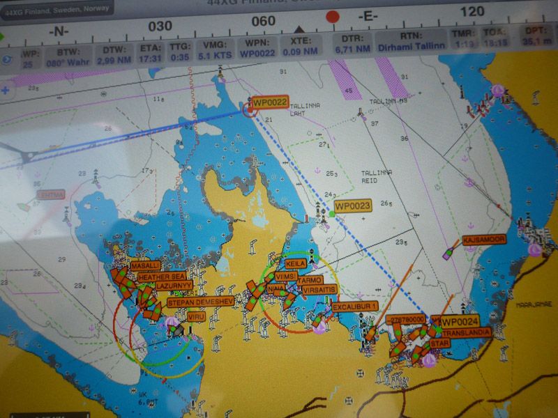 Wir nähern uns Tallinn, hier ist viel Verkehr!