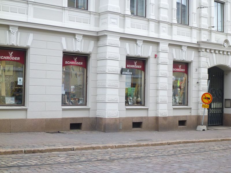 Und Silja hat nicht nur eine Fährlinie sondern auch einen Yacht-, Jagd- und Angelausrüster-Laden in Helsinki.