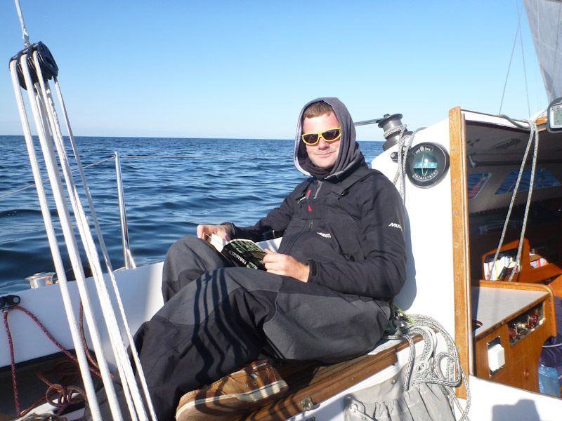 Wir genießen den leichten Wind und die Sonne.