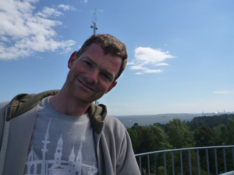 Von einem Aussichtsturm genießen wir den Blick über die Schären.