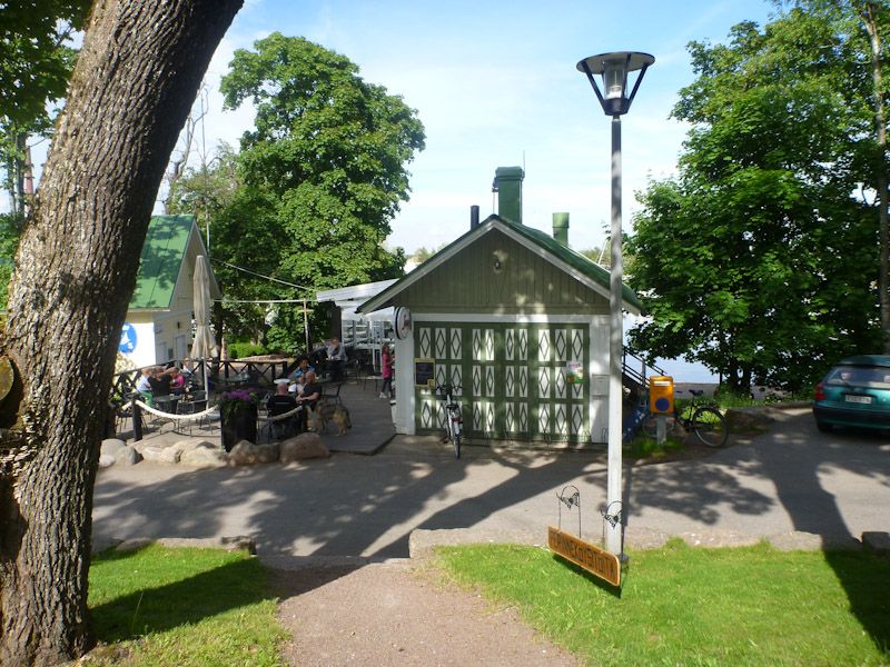 Kleines Cafe im Yachthafen.