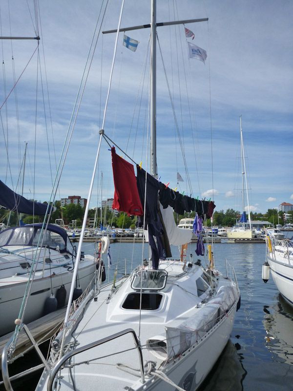 Bei uns ist Waschtag! Gut, dass die Sonne scheint, denn einen Trockner gibt es hier nicht...