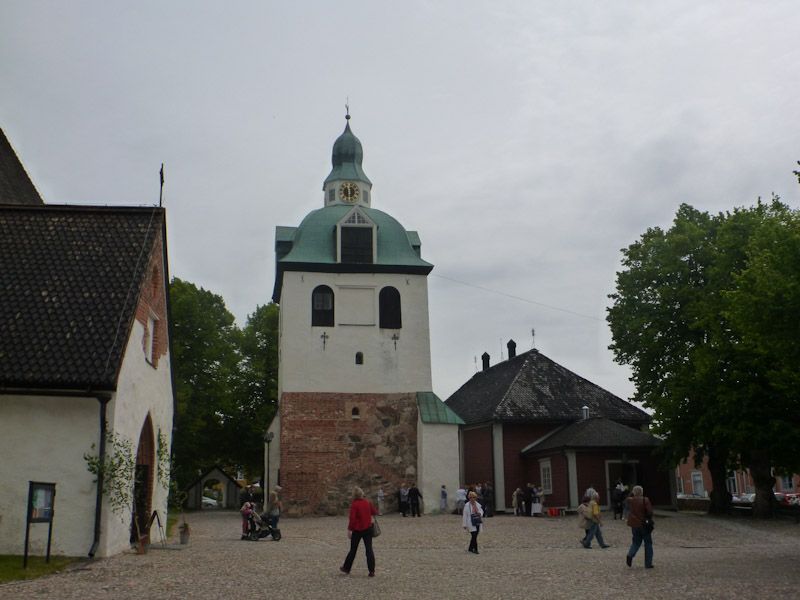 Platz neben der Domkirche.
