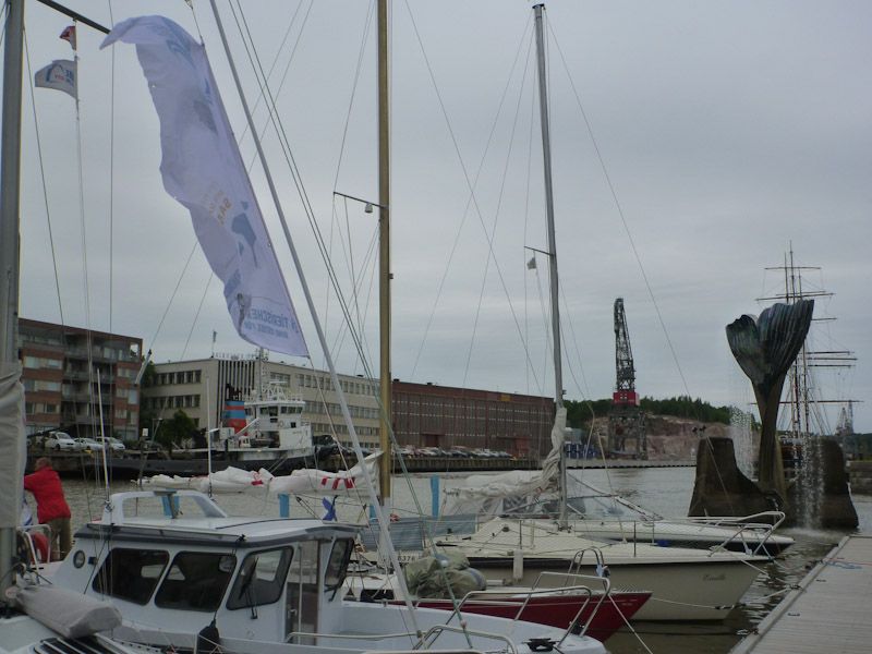 Unser Liegeplatz fast neben der Schwanzflosse.