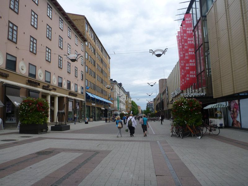 Wir gehen shoppen....Brot, Eier, Joghurt....;-)