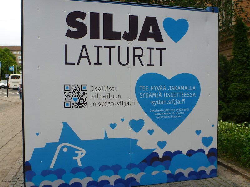 Und wieder einmal freut sich Silja über die Schilder der Silja Line.