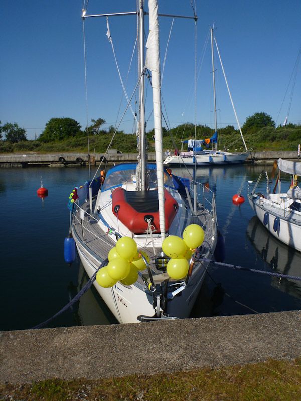 Die Julius wird ein wenig geschmückt.