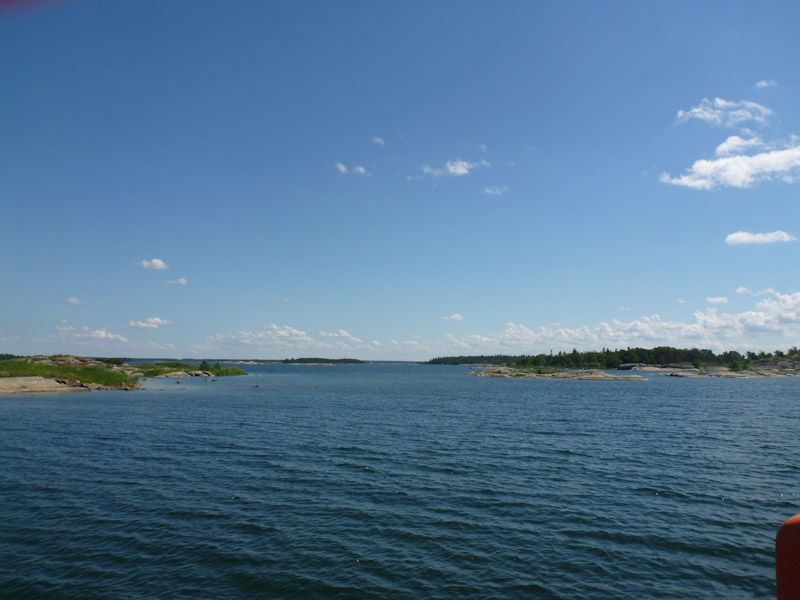 Wir fahren durch die Schären ohne auf die Seekarte schauen zu müssen.
