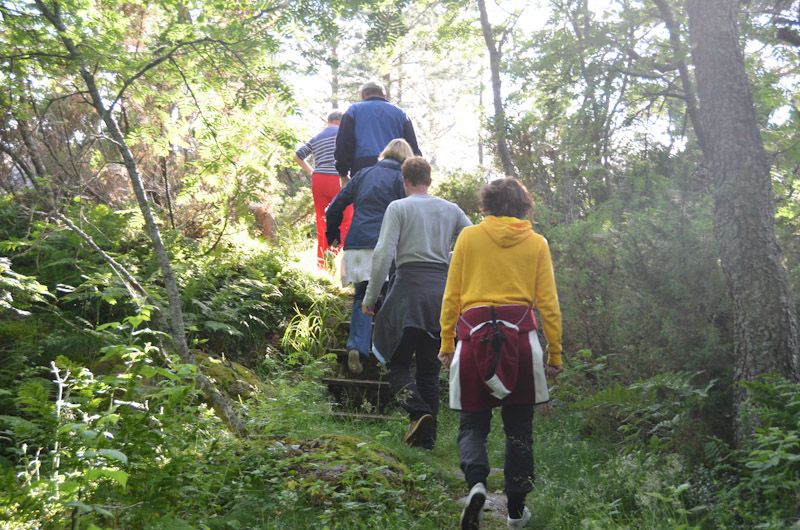 Die Crew beim Rundgang mit Frederik und Frau.
