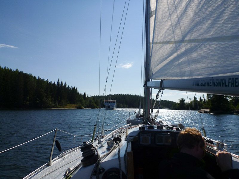 Die Fähre kommt uns entgegen.