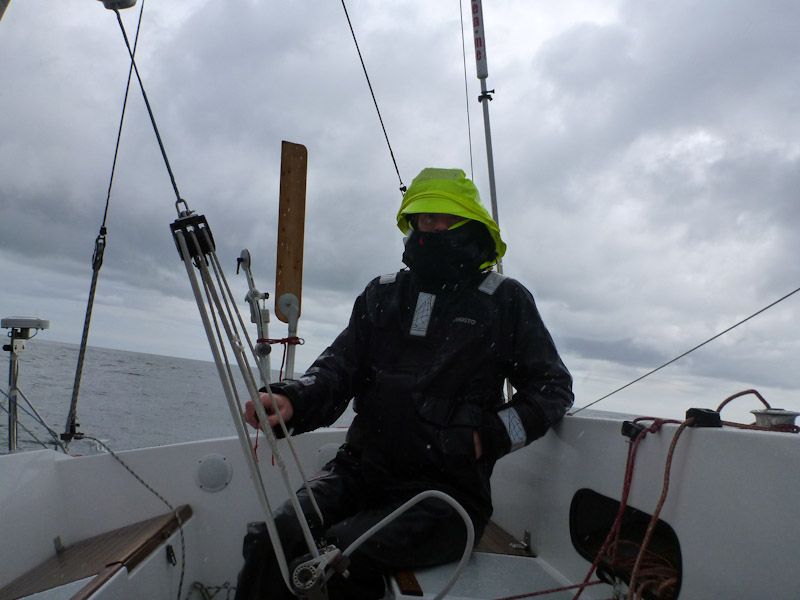 Jan wird richtig nass, wie gut, dass wir gutes Ölzeug haben.