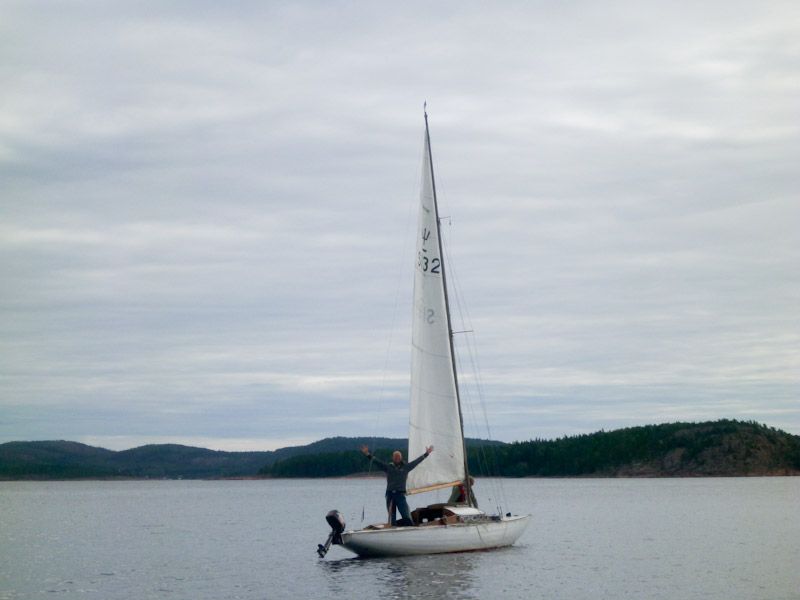 Moritz fährt einen Schärenkreuzer Probe.