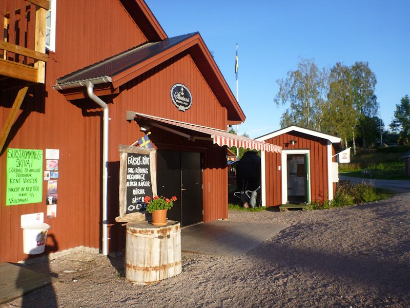 Und hier gibt es leckeren Räucherfisch.