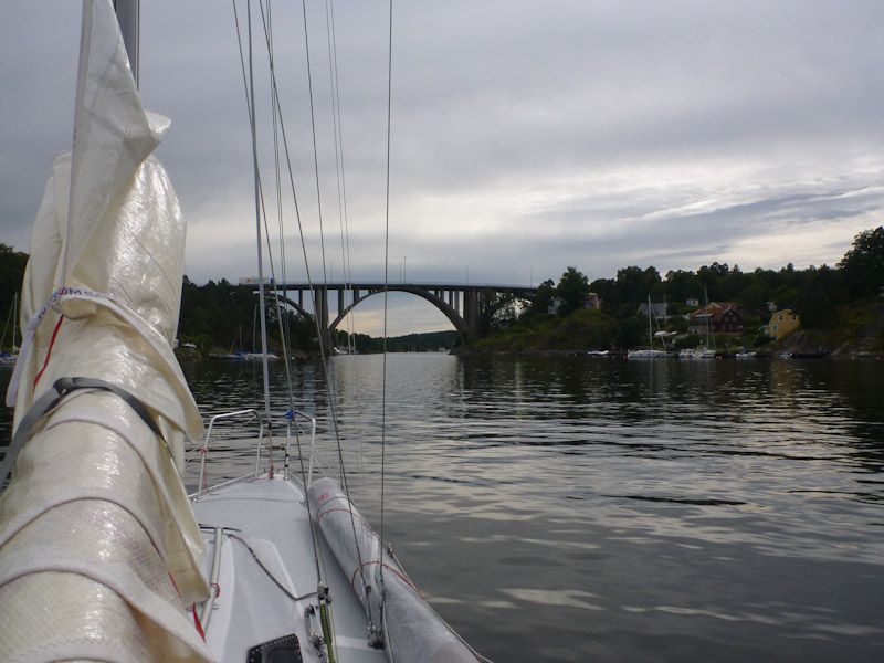 Das Fahrwasser von Stockholm weg ist sehr schön.