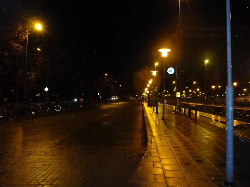 Wir warten am Busbahnhof auf Kolja.