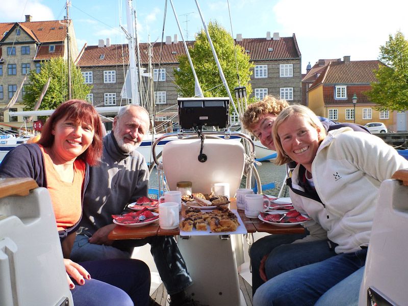 Wir feiern unser Wiedersehen.