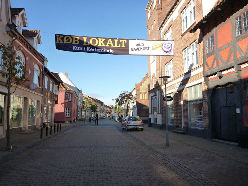 Die kleine Einkaufsstraße.