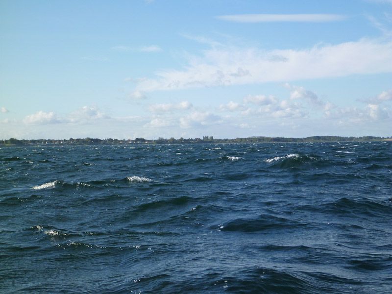 Der Däne sagte Wind bis 16 Knoten vorher, wir hatten 26 Knoten.