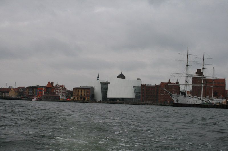 Das Ozeaneum kommt in Sicht (Foto: J. Subklew/Deutsches Meeresmuseum).