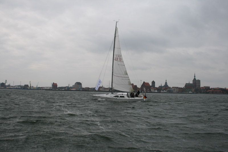 ...wir segeln derweil vor Stralsund (Foto: J. Subklew/Deutsches Meeresmuseum).