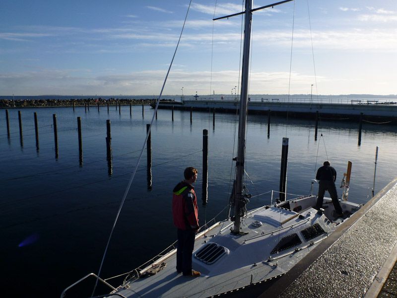 Schön ist es! Und wir haben kein Stress beim Mast ziehen - wir sind die einzigen.