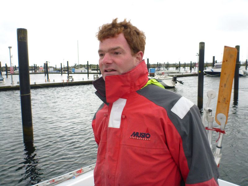 ...Jan fährt Fritsjen zum Kran.